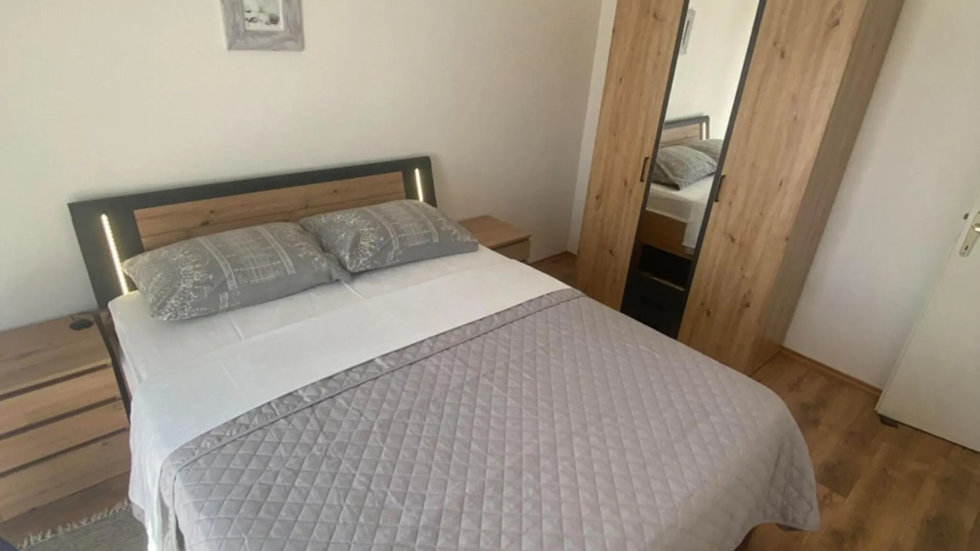 Apartments Danijela & Vlado - One Bedroom Apartment With Balcony And Garden View Lopar